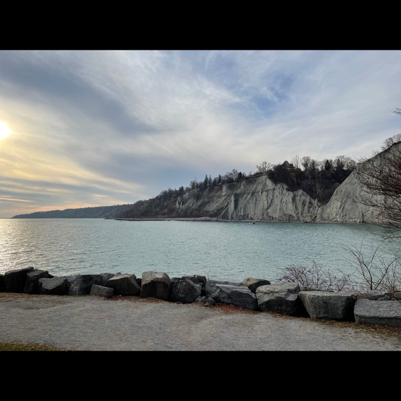 Meet your Posher, Gardiner - Picture 1 of 1